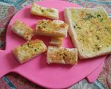 Foto langkah ke 3 dari resep Garlic bread dengan saus keju simple.