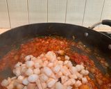 Foto langkah ke 3 dari resep Prawn Fettuccine with Tomato Sauce.