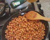 Foto del paso 3 de la receta: Garbanzos al sofrito con carne de res enlatada
