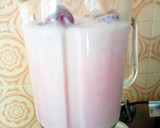 Foto del paso 1 de la receta: Licuado de frutilla, yogurt y leche