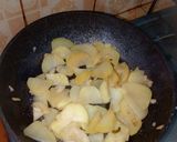 Foto langkah ke 2 dari resep Spanish Potato Omelette.