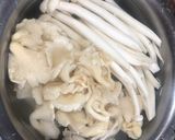 Hình bước làm 1 của món Súp nấm cà chua trứng 🥚 🍄 🍅