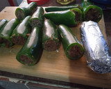Foto del paso 3 de la receta: Chiles jalapeños rellenos de machaca y queso