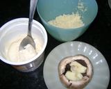 Foto del paso 4 de la receta: Hongos rellenos con quesos (3 variantes)