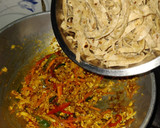 கொத்து (முட்டை) சப்பாத்தி(egg kothu chapati recipe in tamil) ரெசிபி ஸ்டேப் 5 புகைப்படம்