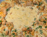 Foto del paso 5 de la receta: Fletán (halibut) con rebozuelos (cantarelas)
