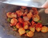 A picture of step 6 of Crispy Arbi masala.