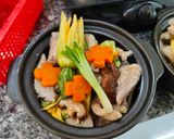 Hình bước làm 4 của món Gà hấp bí nụ, nấm, rau củ