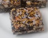 તલ અને મિક્સ ડ્રાયફ્રૂટ્સની ચીકી (Til Mix Dry Fruits Chikki Recipe In Gujarati) રેસીપી સ્ટેપ5ફોટો