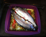 Foto del paso 5 de la receta: Trucha sobre cama de hortalizas al horno