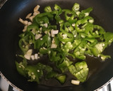 Foto del paso 1 de la receta: Migas con chorizo y huevo