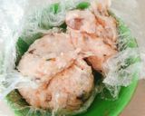 Hình bước làm 1 của món Thịt bọc trứng muối chiên xù
