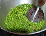 A picture of step 2 of Peas paneer paratha.