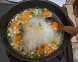 Foto langkah ke 5 dari resep Sop Soun Jagung Wortel.