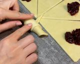 Фото кроку 2 до Пісні рогалики з вишнею 🍒.