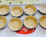 Foto del passaggio 3 della ricetta Crostatine con ricotta e frutta fresca