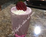 A picture of step 4 of Strawberry milkshake.