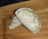 Foto del paso 9 de la receta: Empanadas rellenas de pollo con salsa bechamel y masa integral con semillas casera