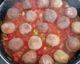 Foto del paso 5 de la receta: Albóndigas de pollo a la jardinera