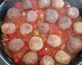 Foto del paso 5 de la receta: Albóndigas de pollo a la jardinera