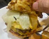 Foto langkah ke 5 dari resep Double cheese burger + egg + Smash patty burger with video 🎥.