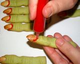 Halloween boszorkány ujjak recept fázis 5 fotója