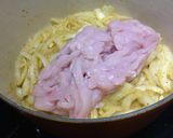 Foto del paso 3 de la receta Pollo en salsa de tomate aromático con hierbas y alcaparras