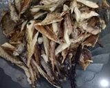 Foto langkah ke 1 dari resep Oseng Pindang Cabe Ijo.