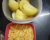 A picture of step 1 of મમરા ભેળ (Mamra bhel).