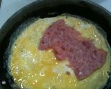 Foto del paso 4 de la receta: Rollitos de tortilla de huevos y jamón