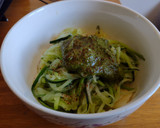 Foto del paso 2 de la receta: Tallarines de zapallo italiano con pesto💚