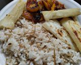 Foto del paso 5 de la receta: Almuerzo🍱casero🍛tajadas de plátano maduro🍟y yucas doradas...🍛🍱🫛