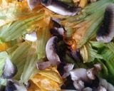 Foto del paso 1 de la receta: Quesadillas de flor de calabaza con champiñones 🌺🍄
