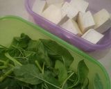 Foto langkah ke 1 dari resep Sayur Bening Tahu Bayam.