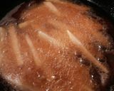 Foto del paso 8 de la receta Pollo en salsa de cebolla y perejil especiado con patatas fritas