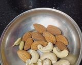 A picture of step 1 of Mango crush lassi.