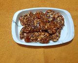 शुगर कारमेलाइज़ड चिक्की (sugar caramelised chikki recipe in Hindi) रेसिपी चरण 9 फोटो