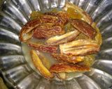 A picture of step 1 of Dry dates n resin ka khatha Mitha murrabba.