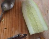 Foto del paso 3 de la receta: Ensalada de surimi con aguacate y mango