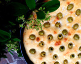 Foto del passaggio 9 della ricetta Focaccia alle olive
