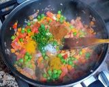 Foto del paso 6 de la receta: Pollo a la jardinera con tronchos de brócoli, en salsa de curry