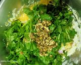 A picture of step 4 of Palak pakoda or Spinach fritters or pakoda.