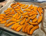Une image de l'étape 7 de Frites de potimarron au miel et épices.