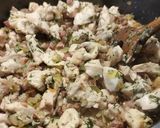 Kapros - túrós - szalonnás csirkemellragu recept fázis 2 fotója