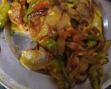 A picture of step 2 of Pyaz wali mirch.