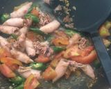 Foto langkah ke 6 dari resep Tumis Cumi Asin Tanpa Minyak.