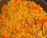 Foto del paso 3 de la receta: Wok de cerdo con pasta de arroz y vegetales (libre de gluten)