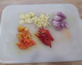 Foto langkah ke 2 dari resep Tumis Kangkung Renyah.