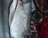 Gambar langkah 1 resipi Ikan Siakap Daun Kunyit Bakar.