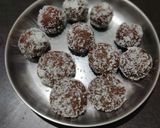 A picture of step 6 of Choco coconut ladoo.